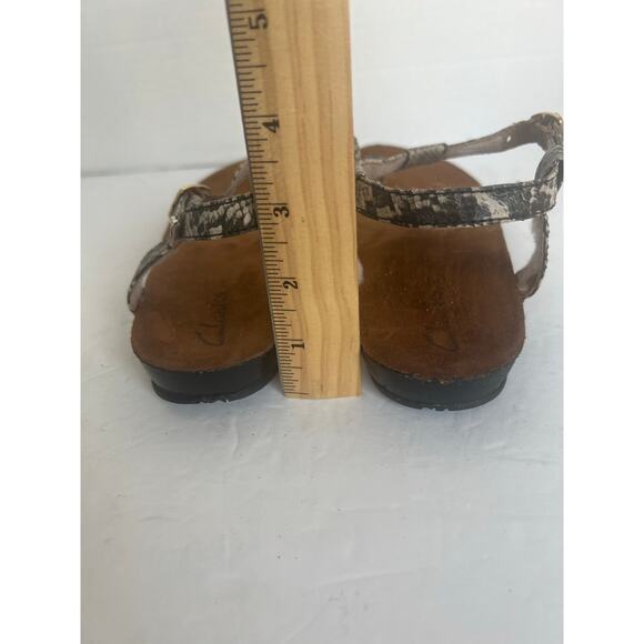 Clarks Python Snake Gray And Cream Thong Buckle Strappy T Print Sandals Sz 9M - Picture 8 of 11